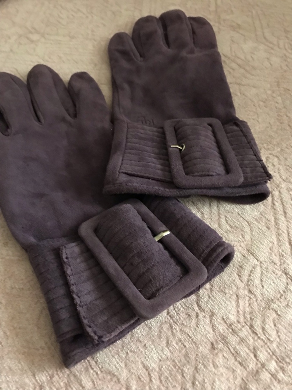 Ralph Lauren Plum Suede Buckle Gloves - Picture 2 of 9